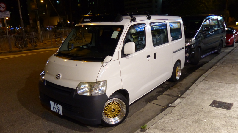 Illustration for article titled You've Never Seen Minivans 'Til You've Been To Hong Kong